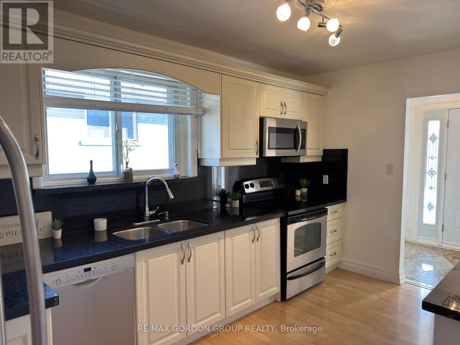 Main - 111 Bayview Parkway, Newmarket, Ontario  L3Y 3W2 - Photo 4 - N12157624