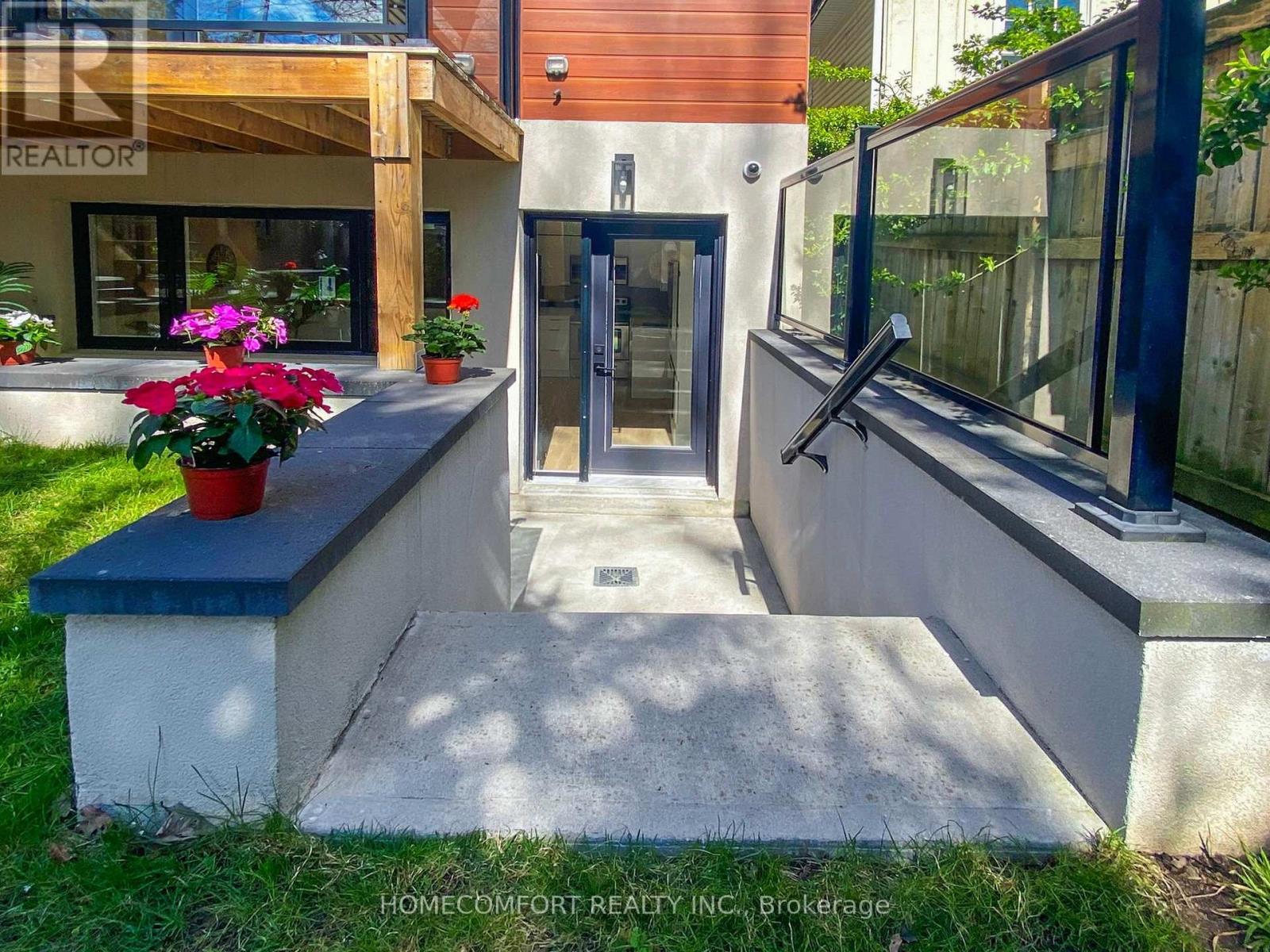 70 Bellefair Avenue, Toronto, Ontario  M4L 3T8 - Photo 48 - E12136571