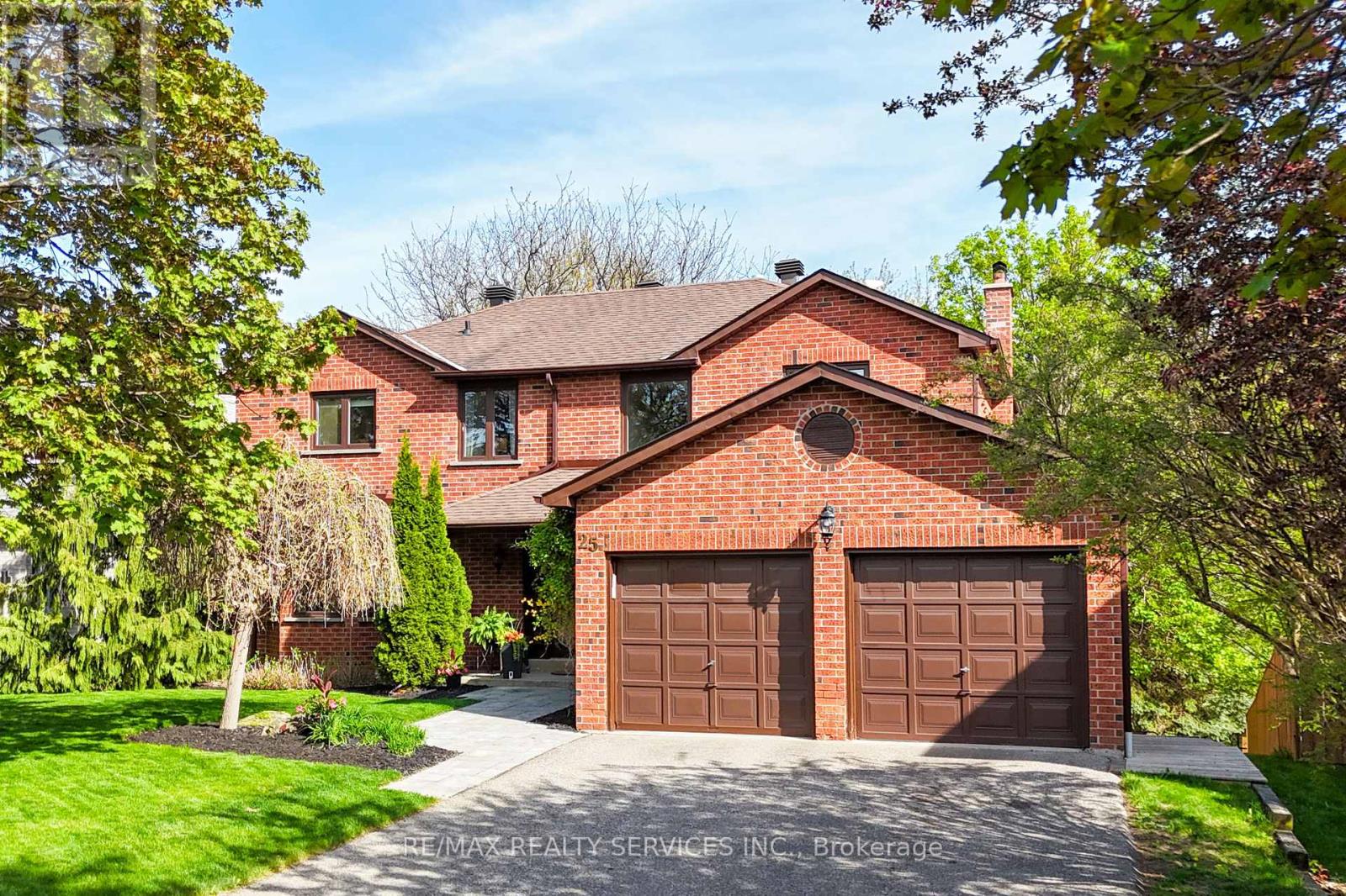 25 Brookbank Court, Brampton, Ontario  L6Z 3G4 - Photo 2 - W12148028