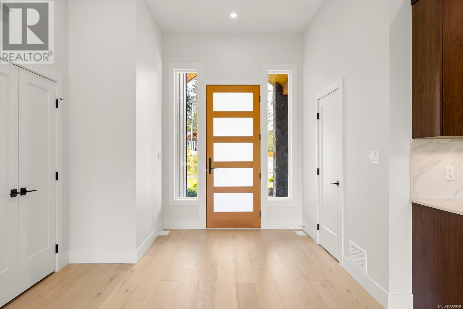 Property at 2770 Sheldrake Pl image 4