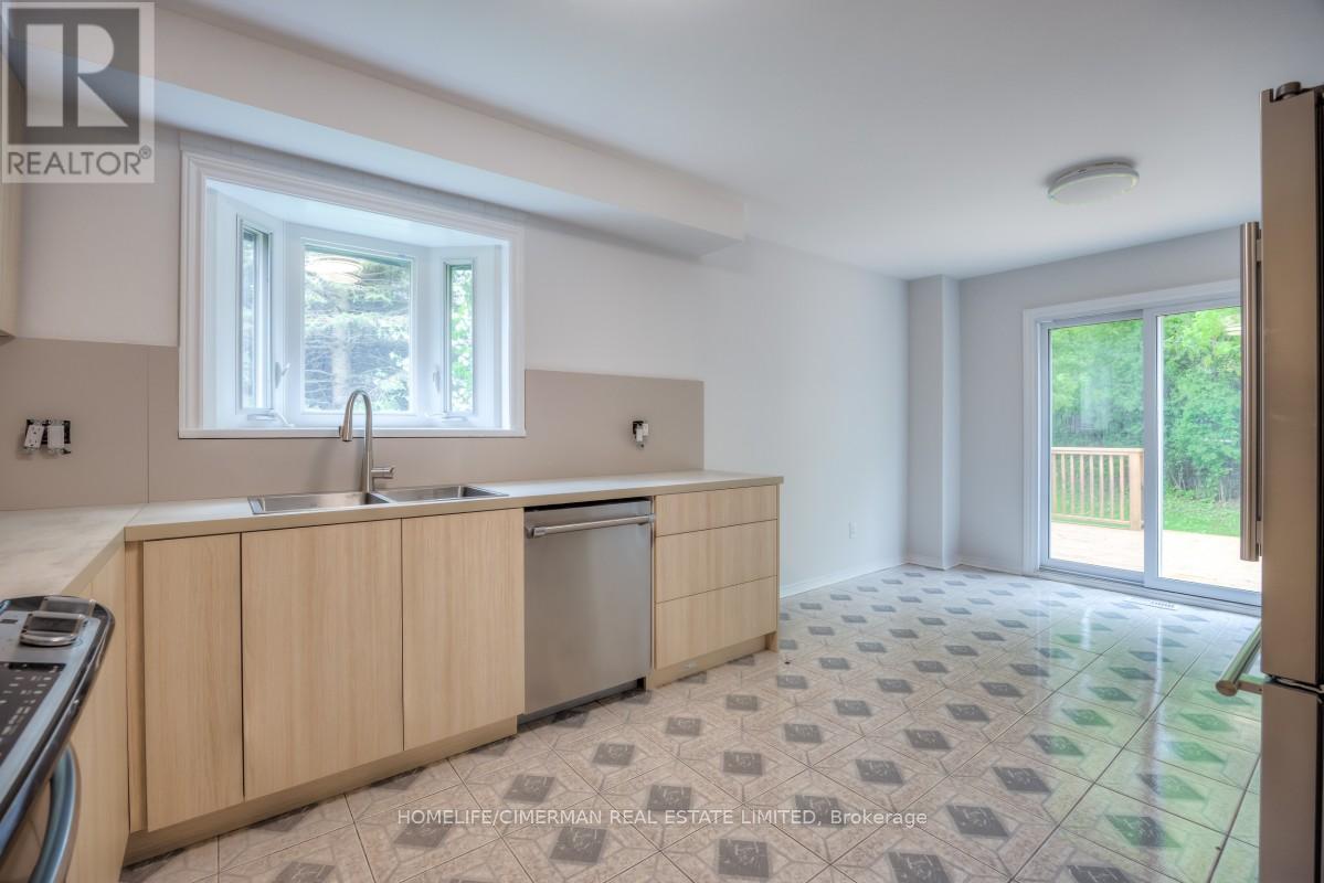 31 Cady Court, Aurora (Aurora Highlands), Ontario  L4G 6S1 - Photo 7 - N12157627
