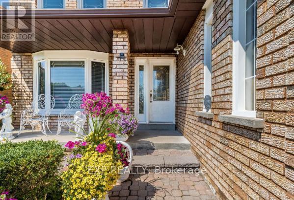 449 Greenpark Crescent, Mississauga, Ontario  L5B 3P4 - Photo 3 - W12157633