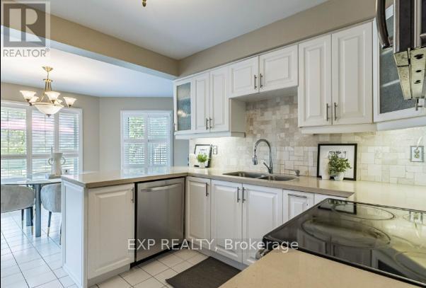 449 Greenpark Crescent, Mississauga, Ontario  L5B 3P4 - Photo 7 - W12157633