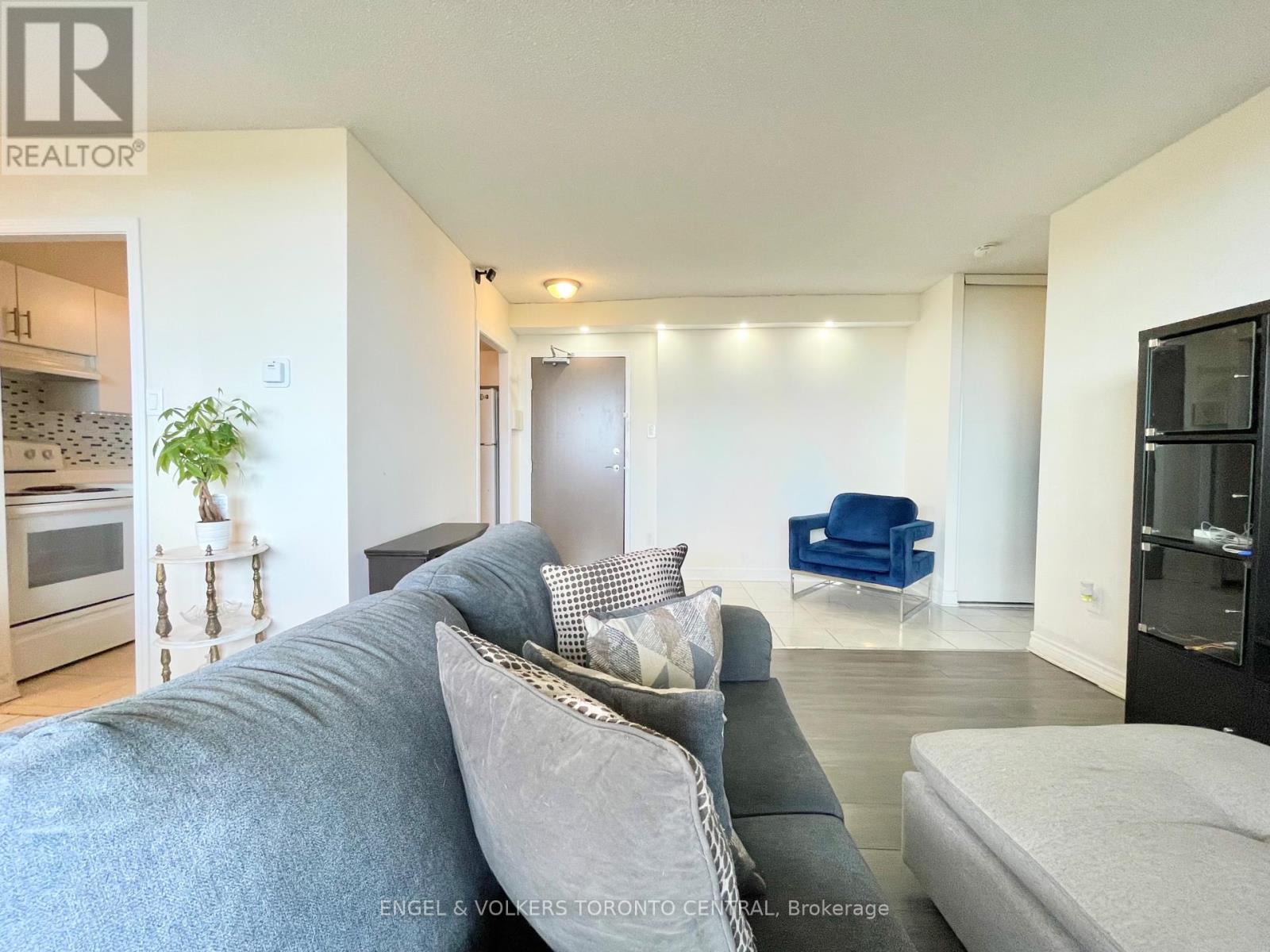 1003 - 3390 Weston Road, Toronto, Ontario  M9M 2X3 - Photo 4 - W12085869