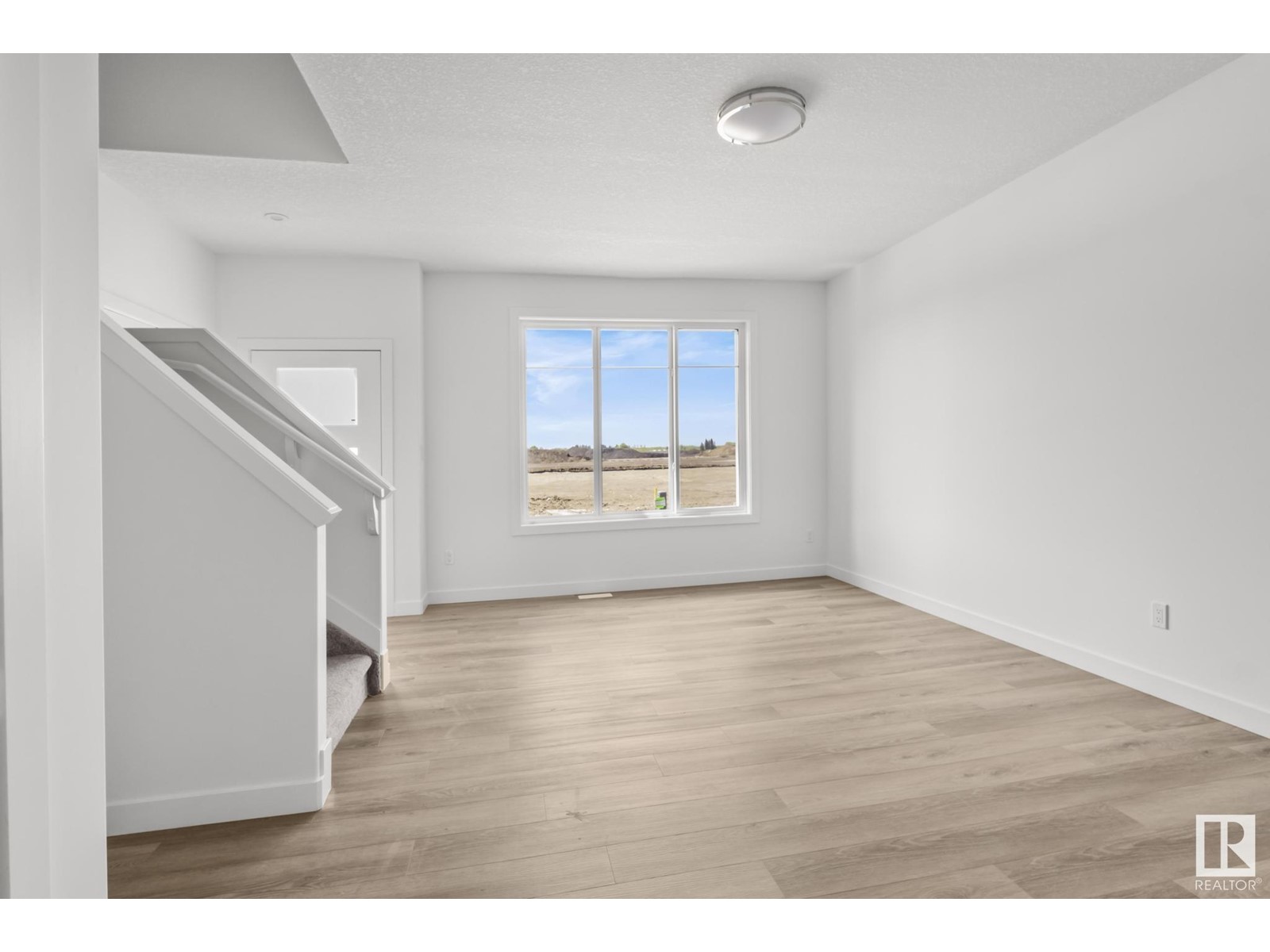 Property at 1939 210 ST NW NW image 3