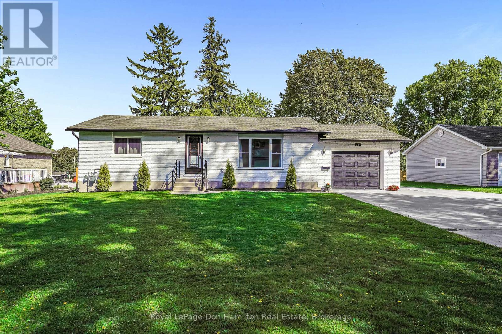 717 Ainley Street, Huron East, Ontario  N0G 1H0 - Photo 3 - X12157667
