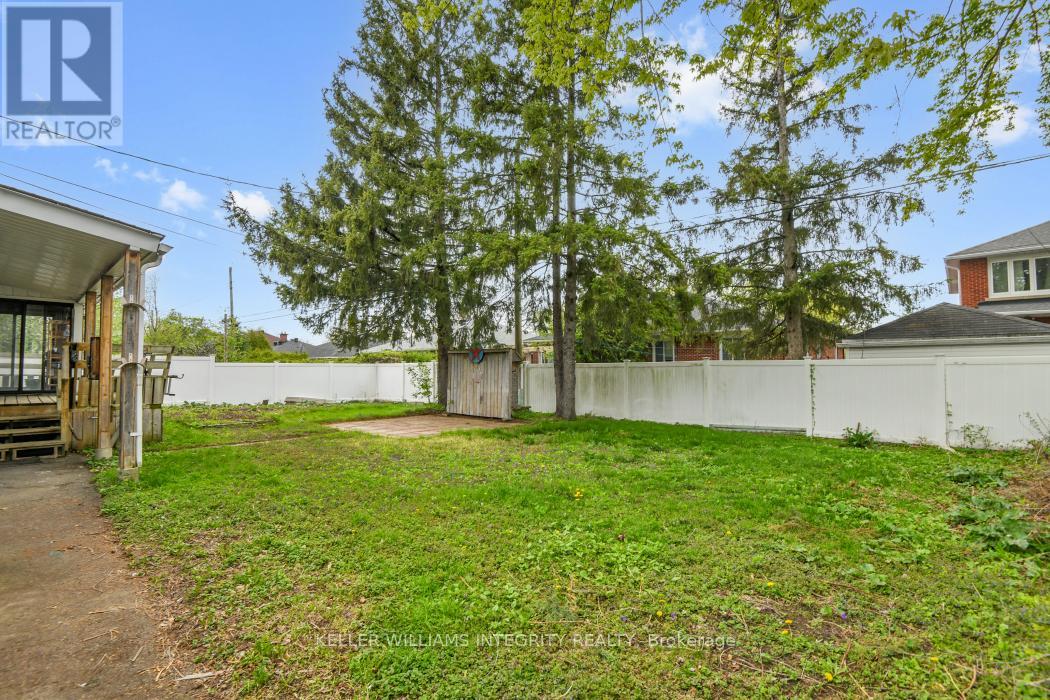 1077 Richard Avenue, Ottawa, Ontario  K1H 8C3 - Photo 11 - X12157655