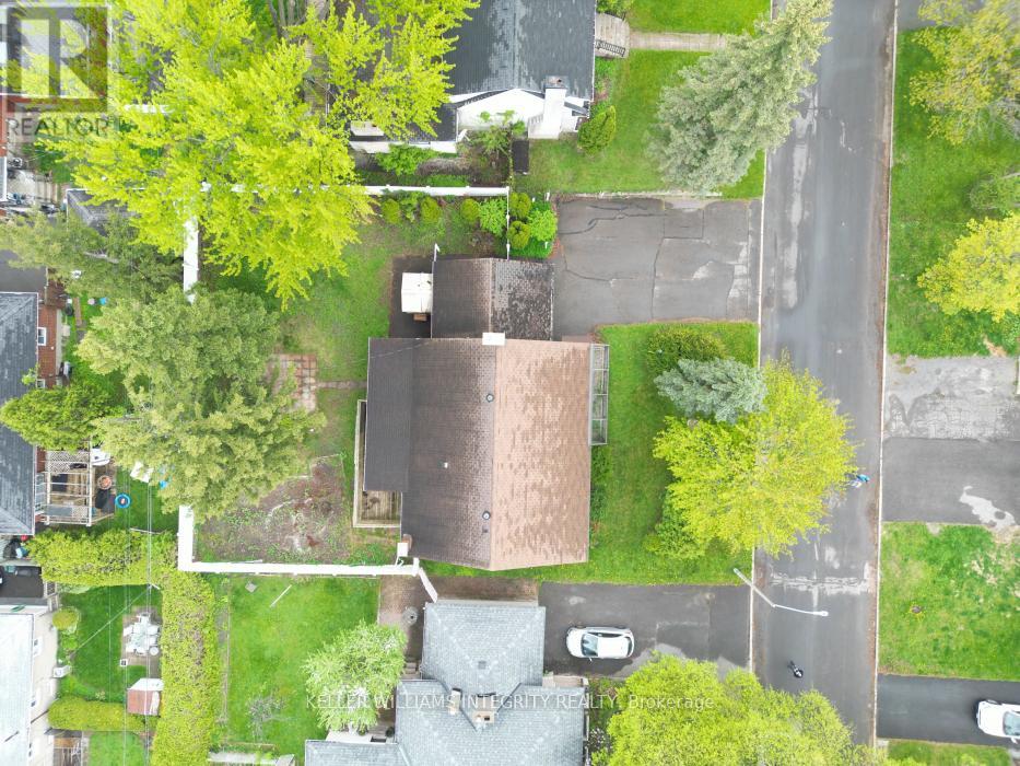 1077 Richard Avenue, Ottawa, Ontario  K1H 8C3 - Photo 4 - X12157655