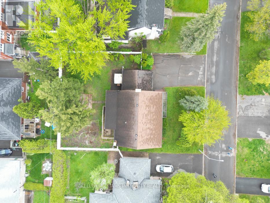 1077 Richard Avenue, Ottawa, Ontario  K1H 8C3 - Photo 5 - X12157655