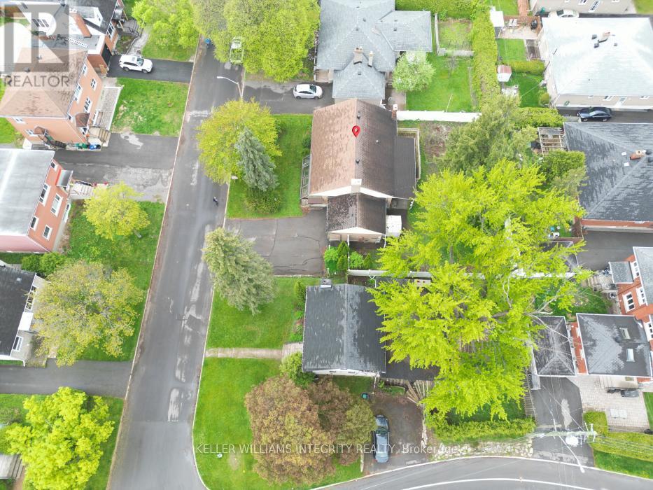 1077 Richard Avenue, Ottawa, Ontario  K1H 8C3 - Photo 6 - X12157655