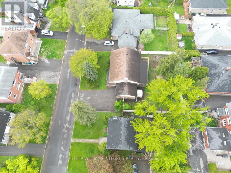 1077 Richard Avenue, Ottawa, Ontario  K1H 8C3 - Photo 7 - X12157655