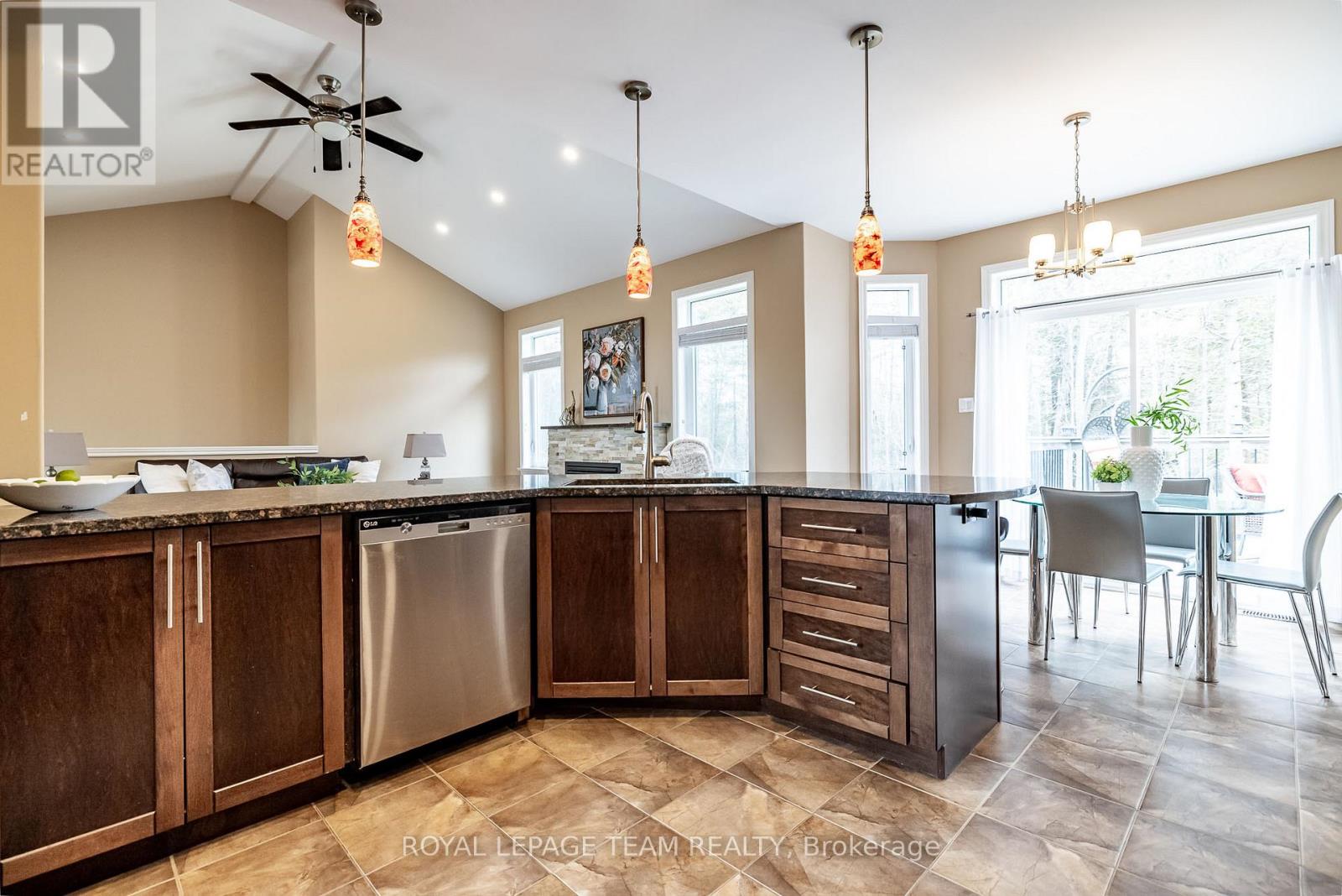 205 Justin Drive, Beckwith, Ontario  K7C 0C4 - Photo 12 - X12087498