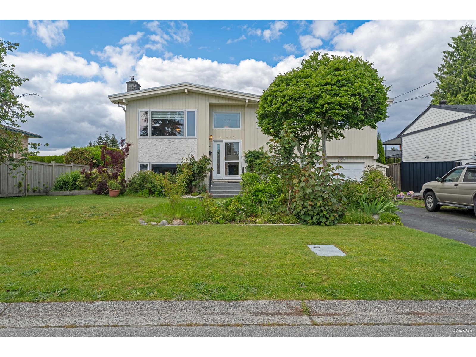Property at 11495 85 AVENUE image 2