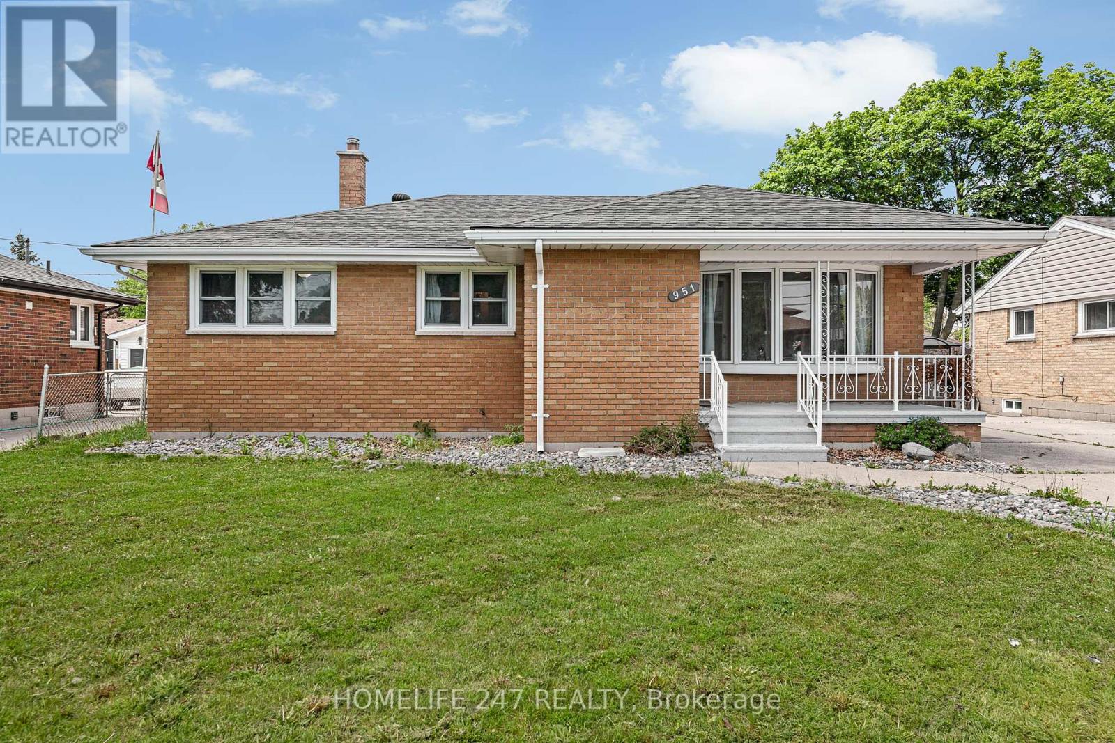 951 Riverdale Avenue, Windsor, Ontario  N8S 4C4 - Photo 1 - X12157673