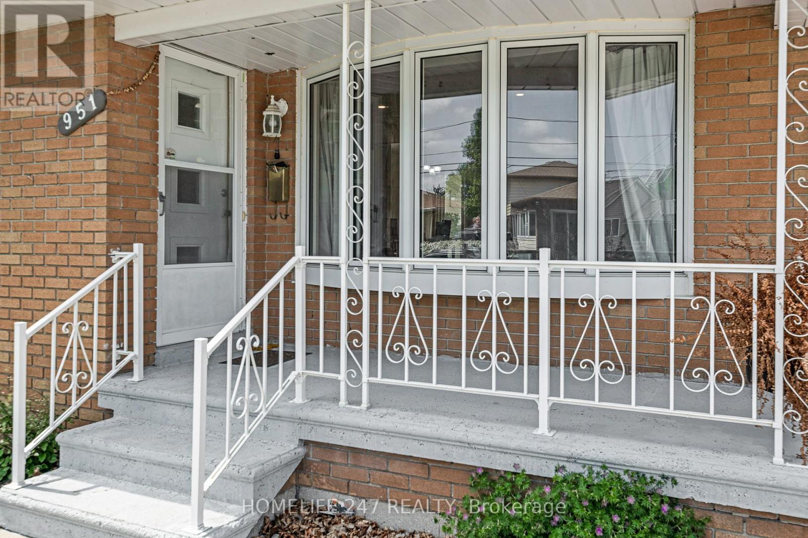 951 Riverdale Avenue, Windsor, Ontario  N8S 4C4 - Photo 5 - X12157673