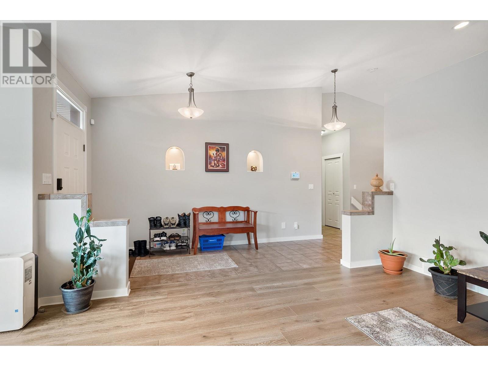 3744 NAVATANEE Drive, Kamloops, BC V2H1S1