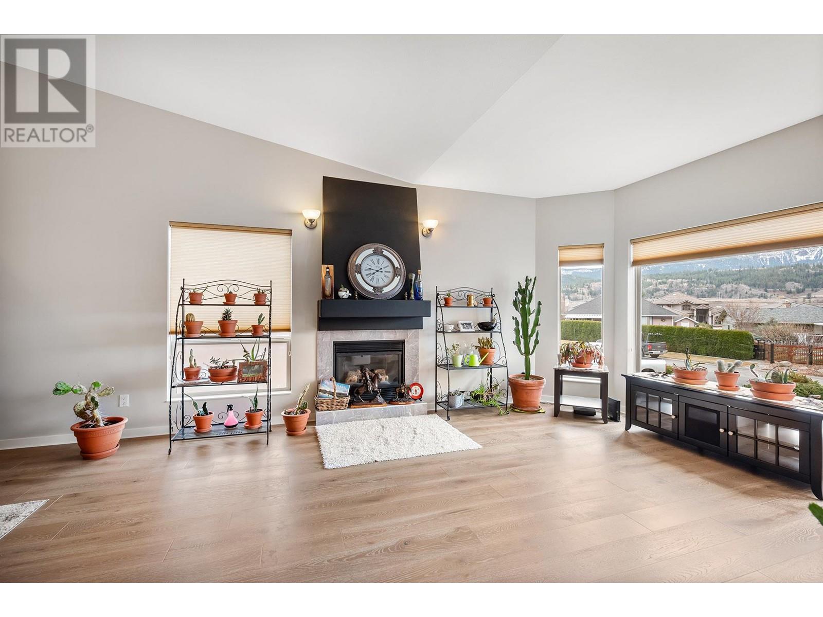 3744 NAVATANEE Drive, Kamloops, BC V2H1S1