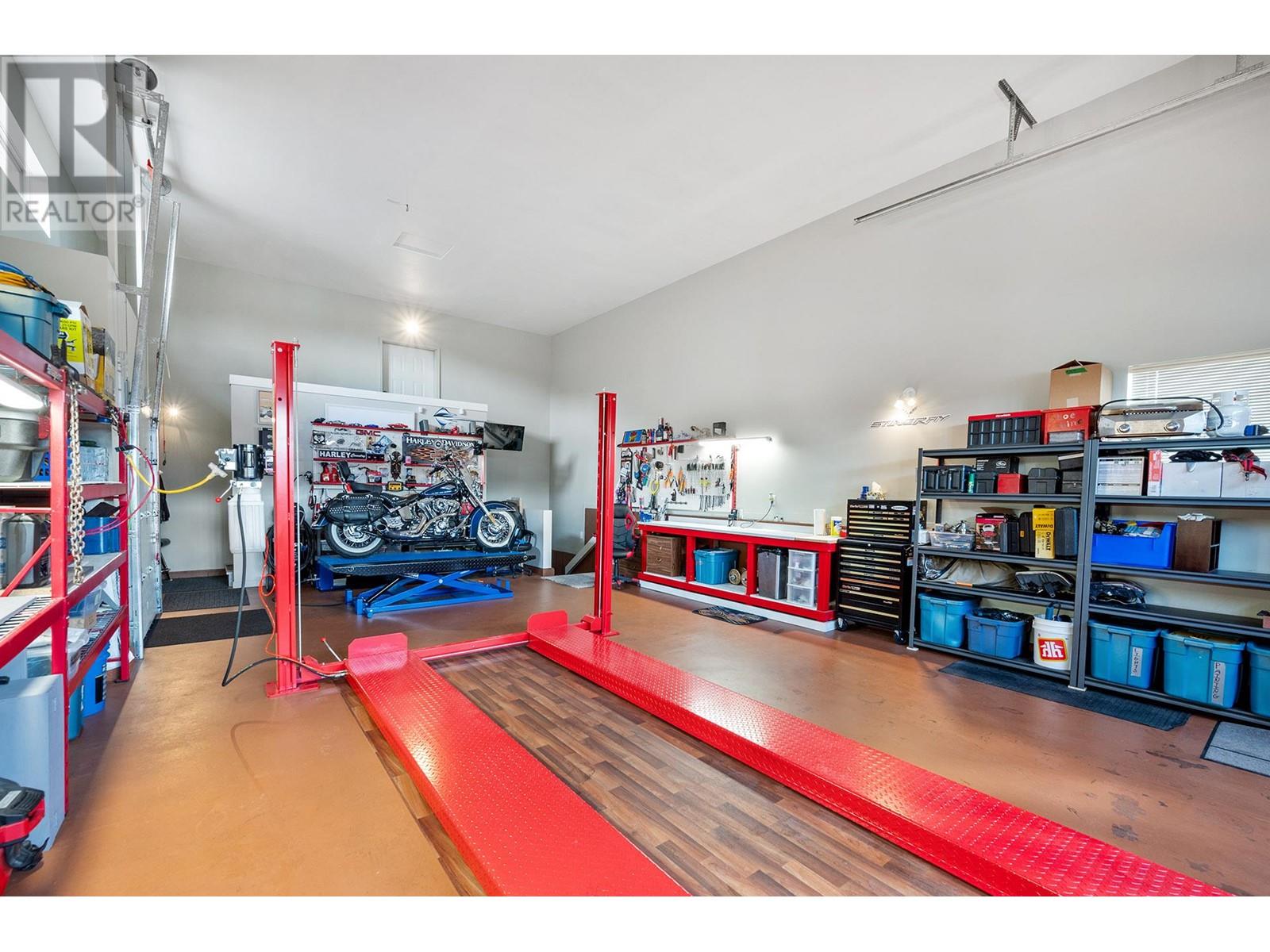 3744 NAVATANEE Drive, Kamloops, BC V2H1S1