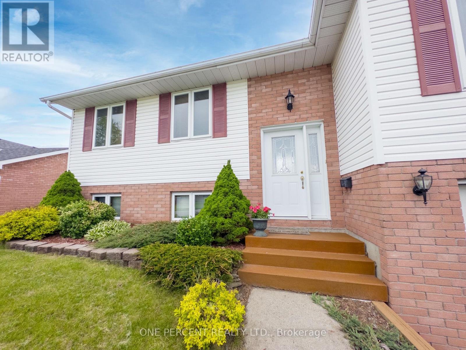 Property at 25 LORAINE AVENUE image 3