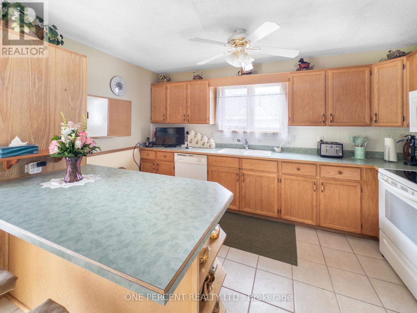 25 Loraine Avenue, Quinte West, Ontario  K8V 6M1 - Photo 8 - X12153714