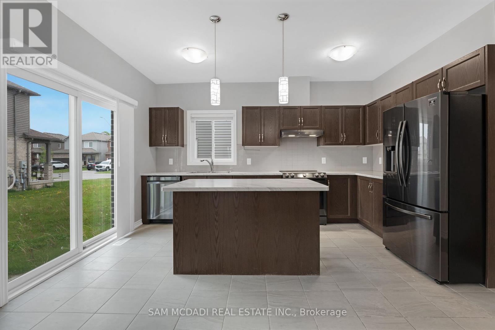 94 Mccabe Avenue, Welland, Ontario  L3B 0H5 - Photo 6 - X12157680