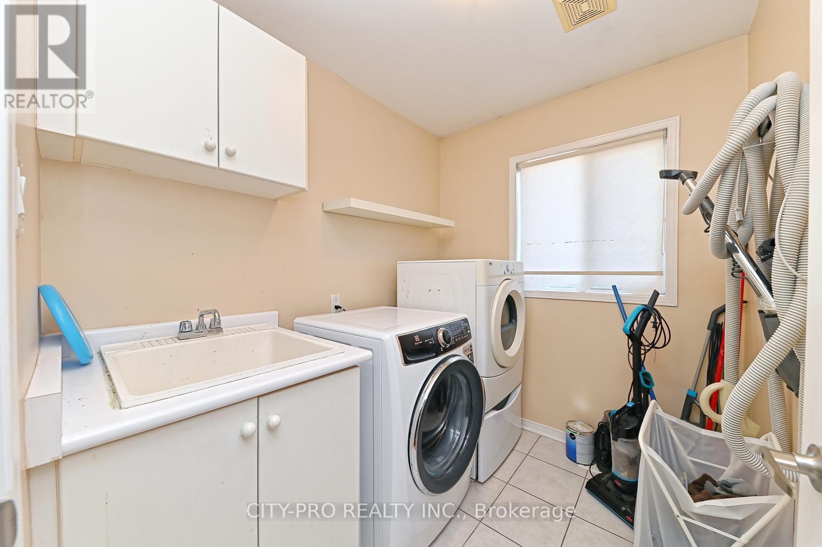 7302 Rosehurst Drive, Mississauga, Ontario  L5N 8H1 - Photo 33 - W12148784