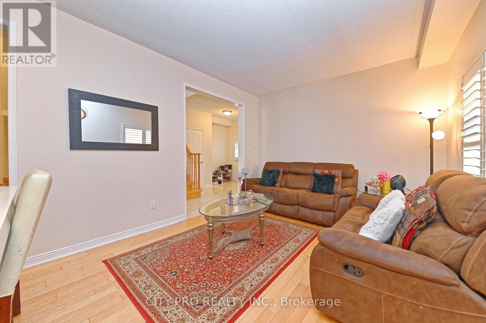 7302 Rosehurst Drive, Mississauga, Ontario  L5N 8H1 - Photo 7 - W12148784