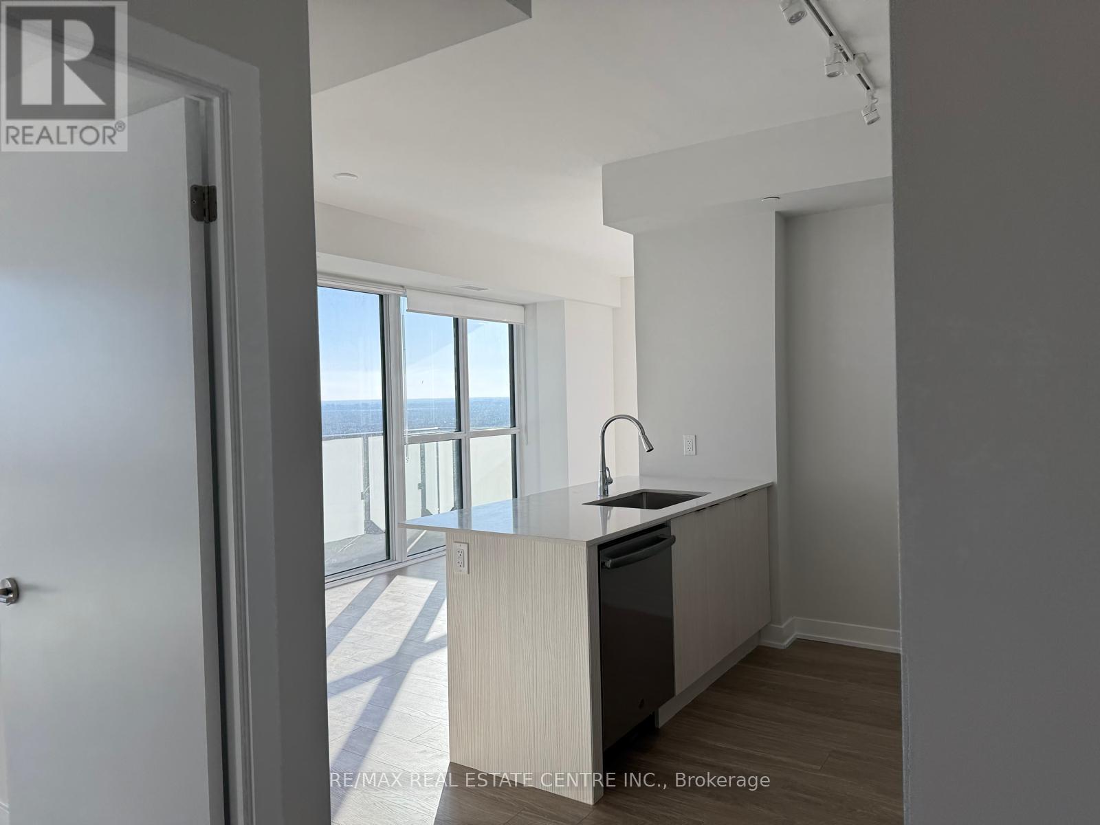 2808 - 430 Square One Drive, Mississauga, Ontario  L5B 0L6 - Photo 7 - W12109257