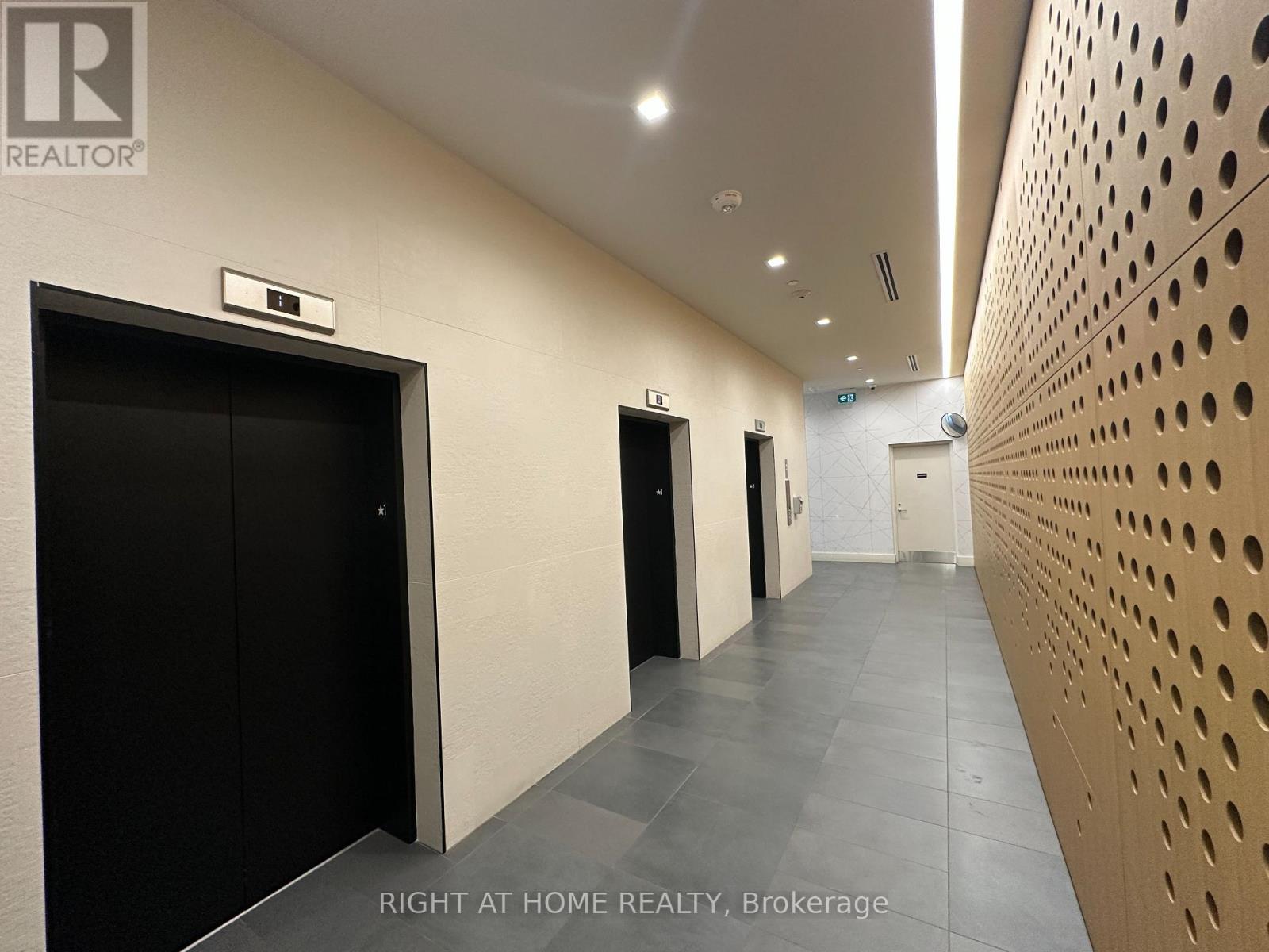 701 - 2520 Eglinton Avenue W, Mississauga, Ontario  L5M 0Y4 - Photo 29 - W12144099