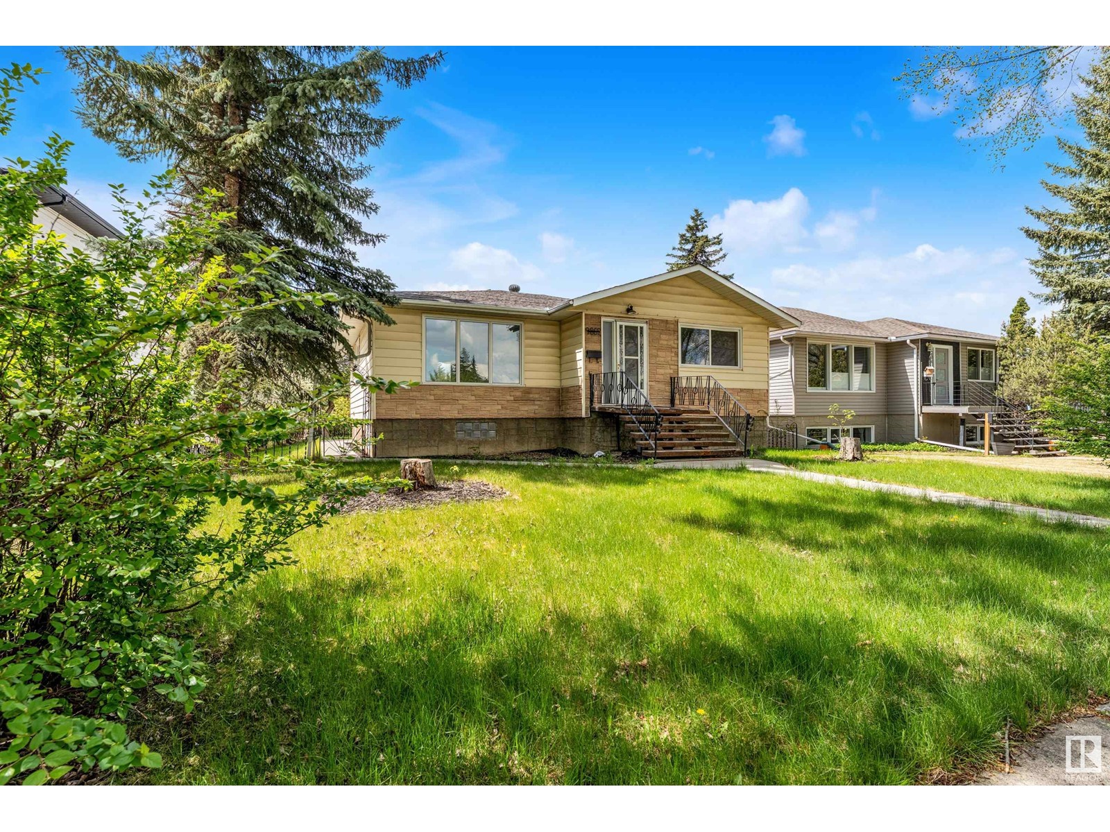 9852 76 ST NW, Edmonton, Alberta