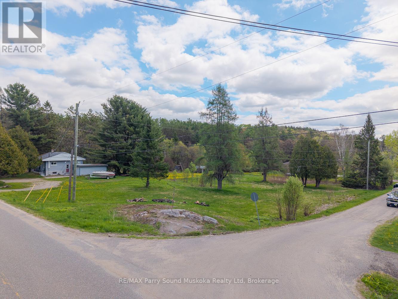 63 Pineridge Drive, Mcdougall, Ontario  P2A 2W9 - Photo 17 - X12116190