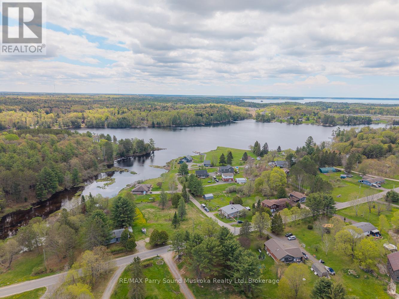 63 Pineridge Drive, Mcdougall, Ontario  P2A 2W9 - Photo 7 - X12116190