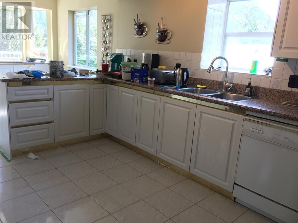 38304 Westway Avenue, Squamish, British Columbia  V8B 0W6 - Photo 15 - R3004121
