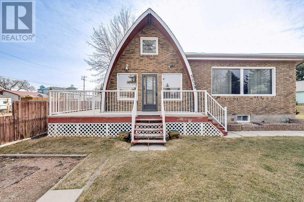 5039 52 Street, Sylvan Lake, Alberta  T4S 1E4 - Photo 2 - A2212148
