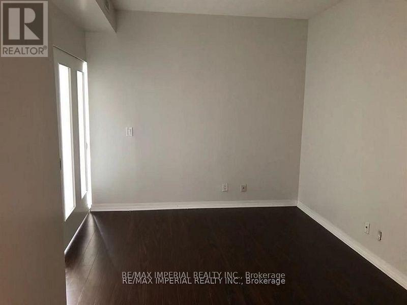 518 - 220 Burnhamthorpe Road W, Mississauga, Ontario  L5B 3Y5 - Photo 11 - W12157709