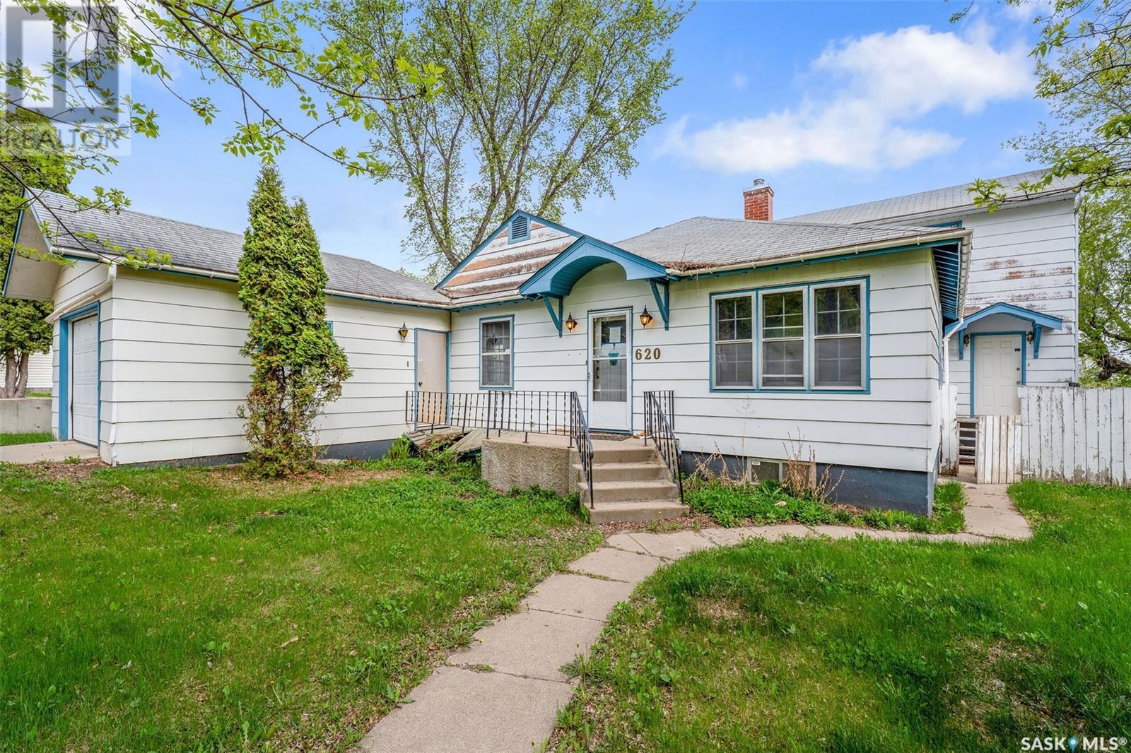 Property at 620 20th STREET W image 4