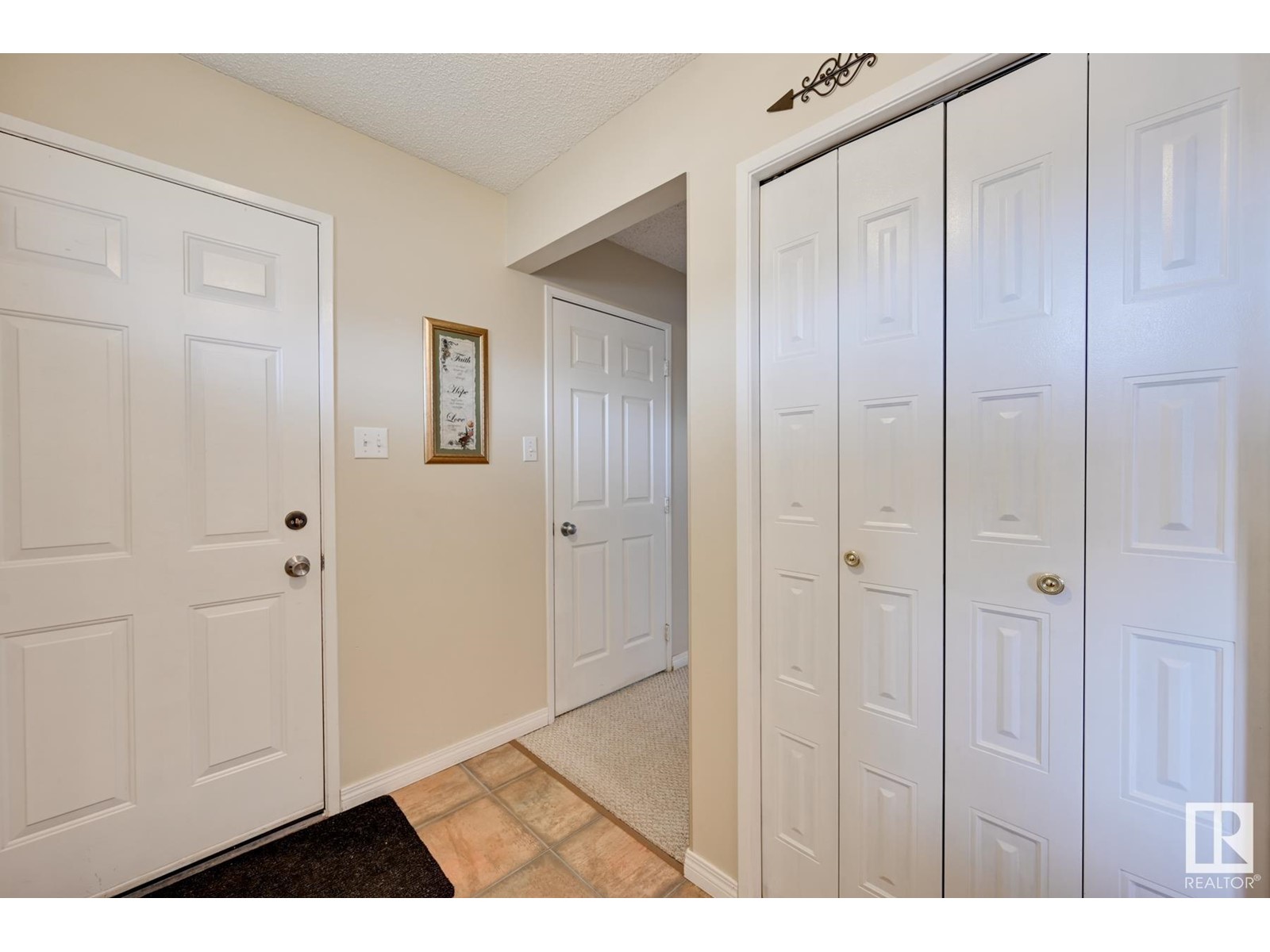 10440 16 Avenue Nw, Edmonton, Alberta  T6J 5N8 - Photo 3 - E4436548