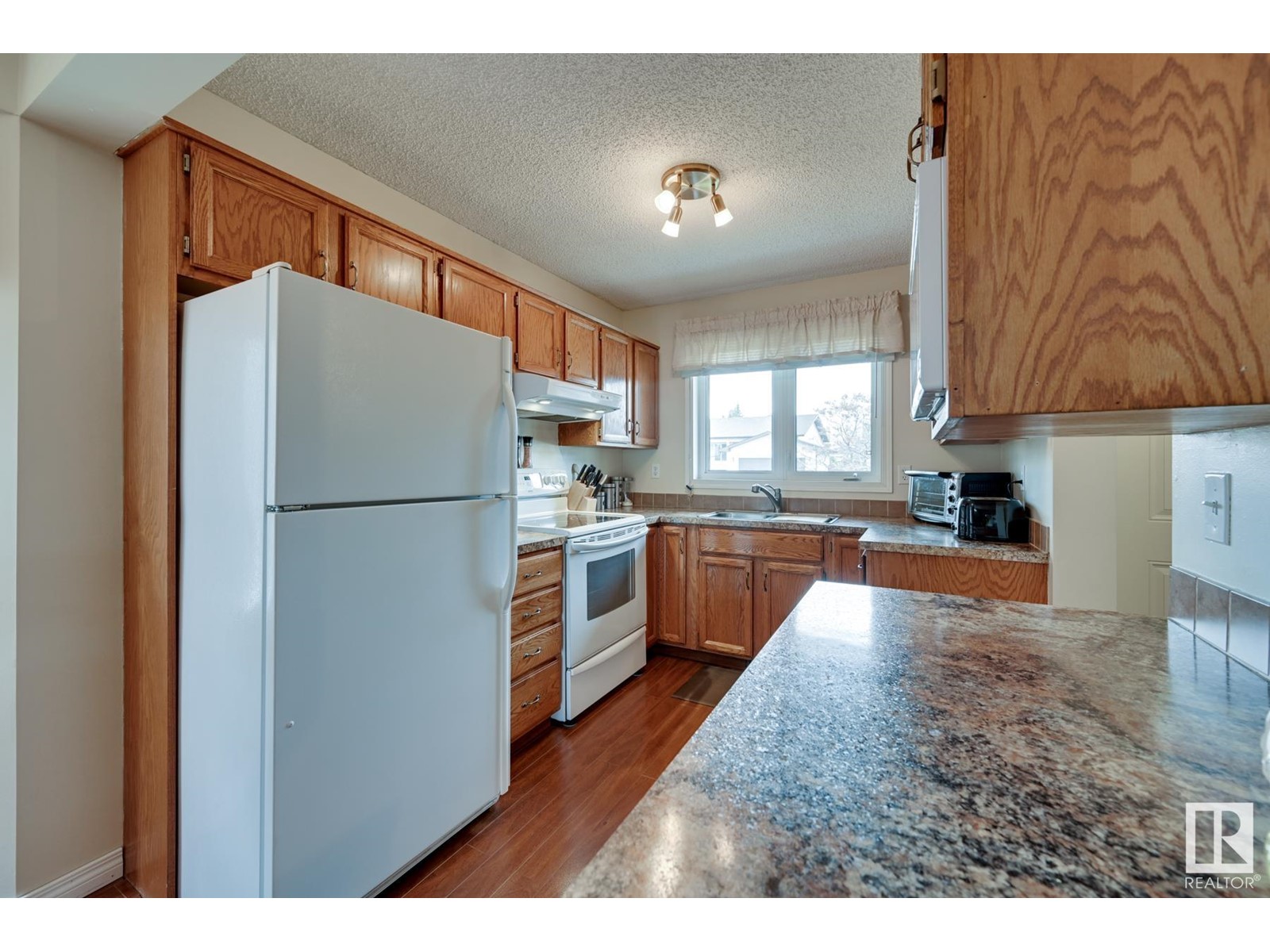 10440 16 Avenue Nw, Edmonton, Alberta  T6J 5N8 - Photo 8 - E4436548