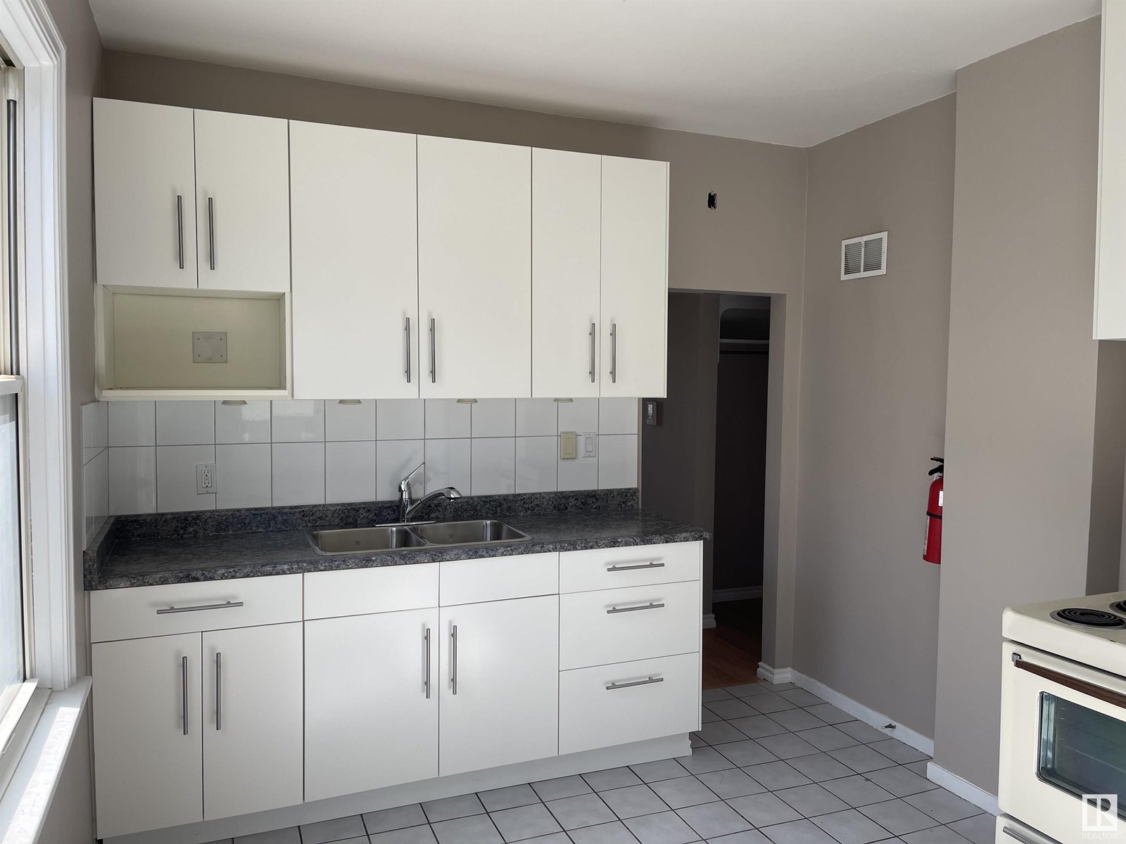 11161 96 St Nw, Edmonton, Alberta  T5G 1S8 - Photo 6 - E4432165
