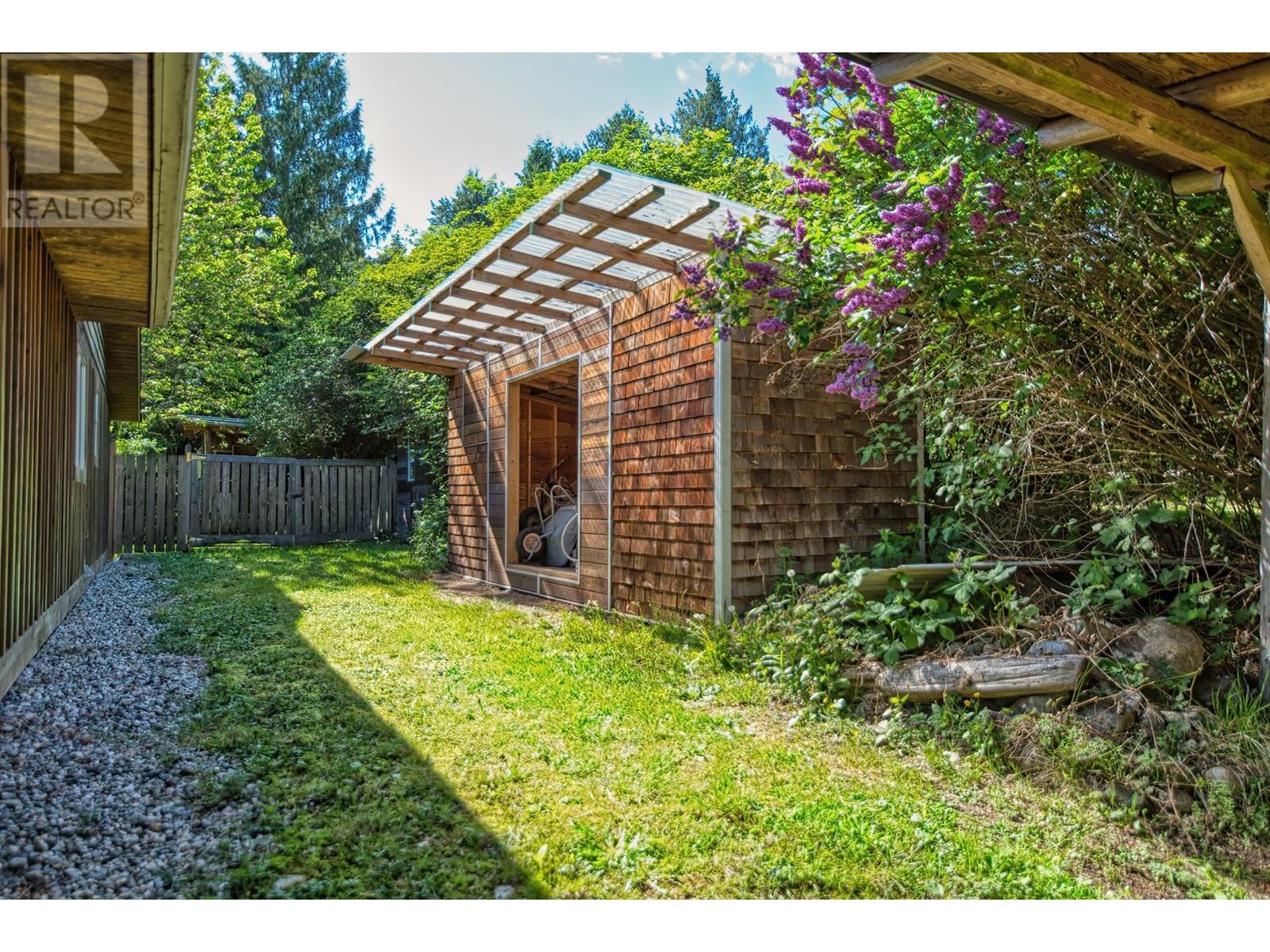 91 Clark Road, Gibsons, British Columbia  V0N 1V3 - Photo 15 - R3003941