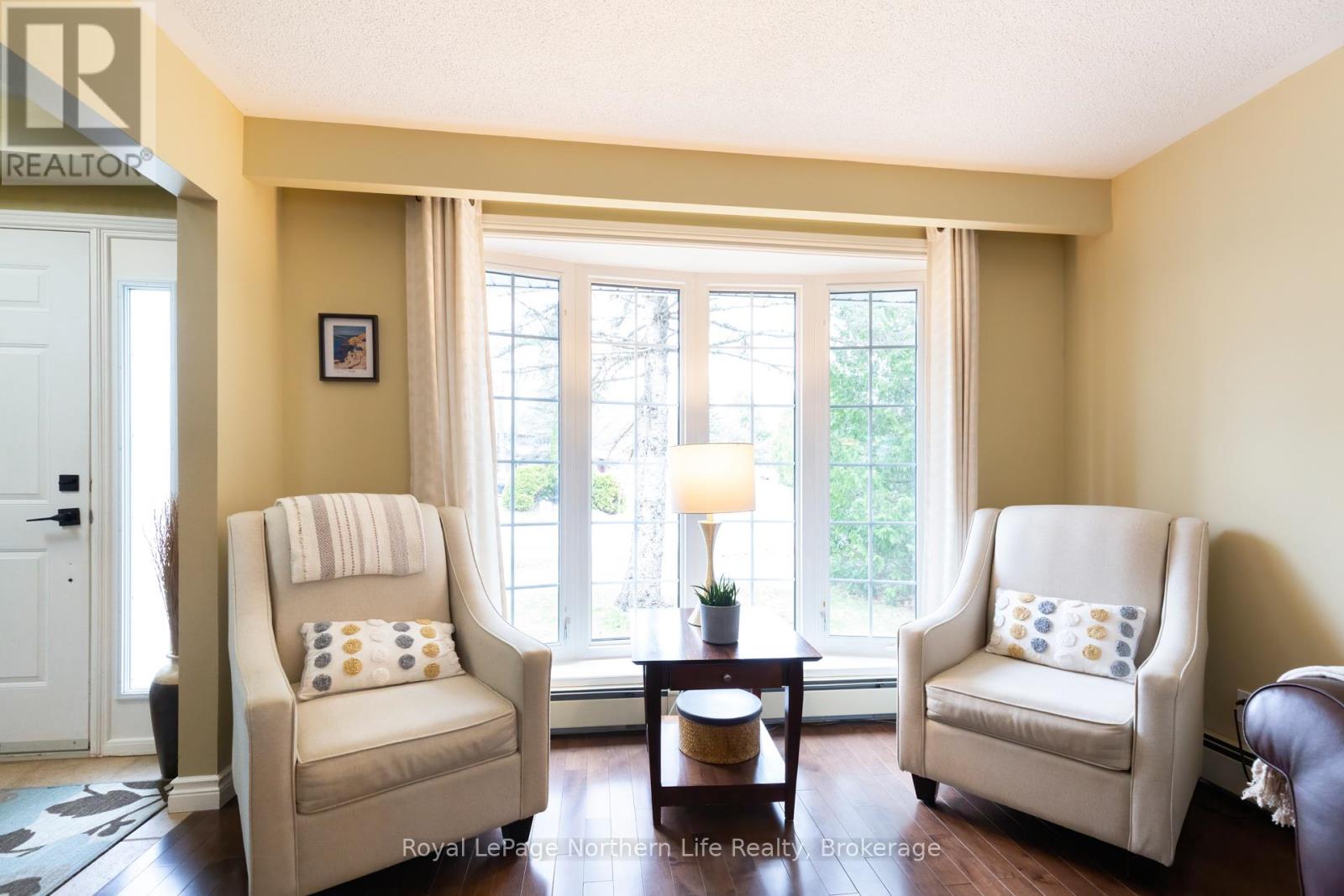 401 Surrey Drive, North Bay, Ontario  P1C 1E4 - Photo 4 - X12123709