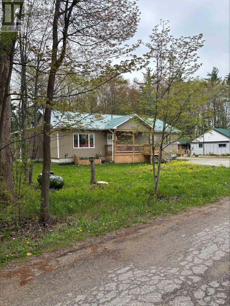 25 Redwing Lane E, Georgian Bay, Ontario  P0E 1E0 - Photo 8 - X12098192