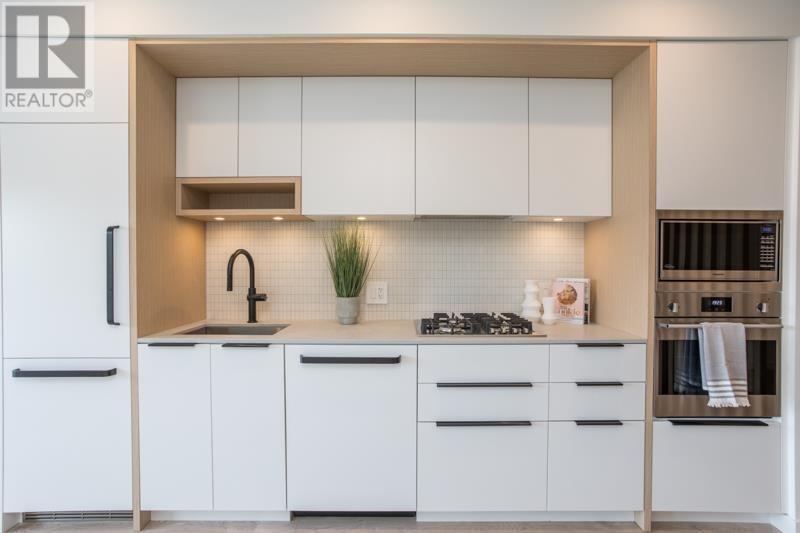 Listing Picture 3 of 25 : 210 2520 GUELPH STREET, Vancouver / 溫哥華 - 魯藝地產 Yvonne Lu Group - MLS Medallion Club Member