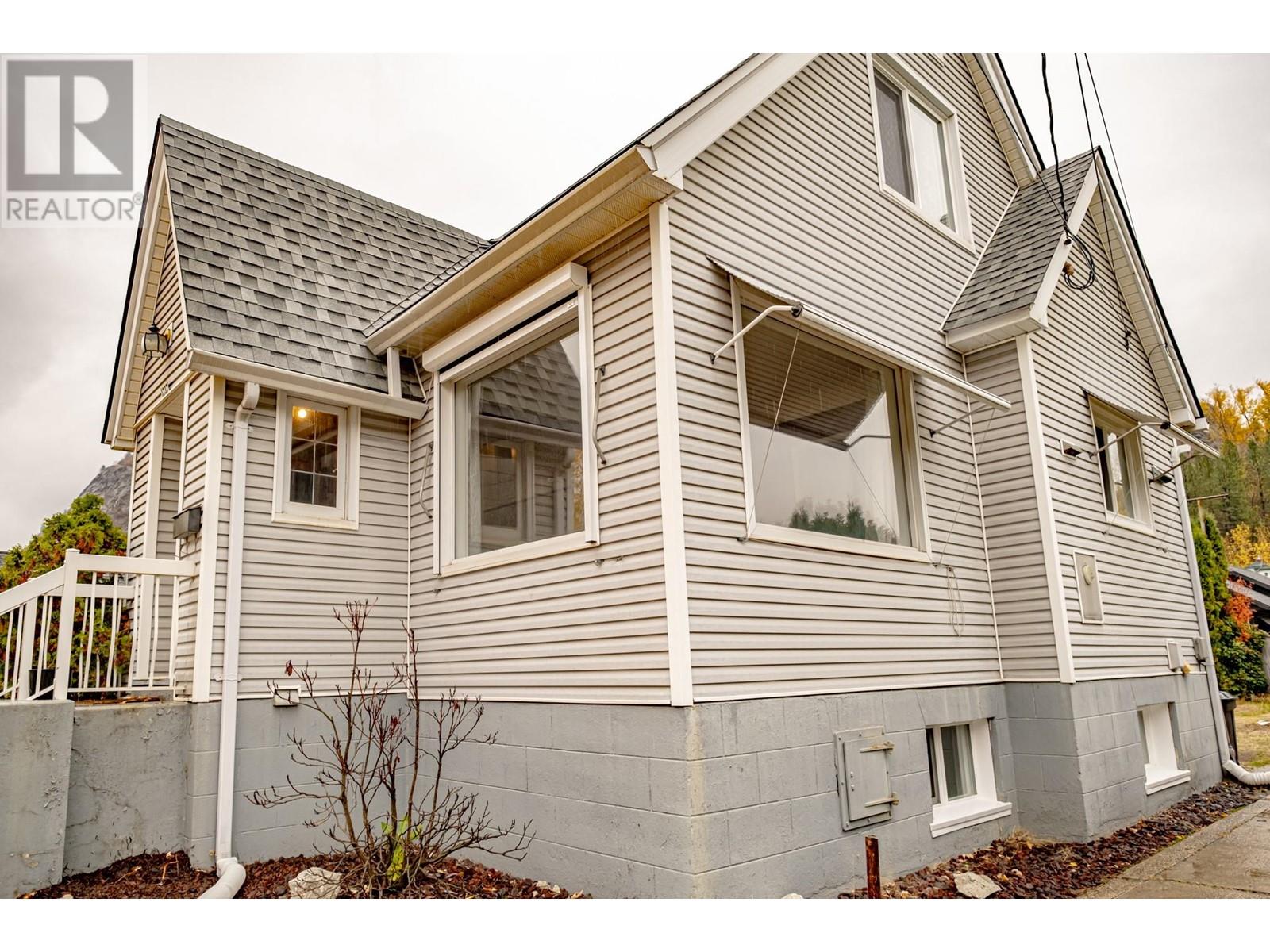 Property at 1237 COLUMBIA Avenue image 3