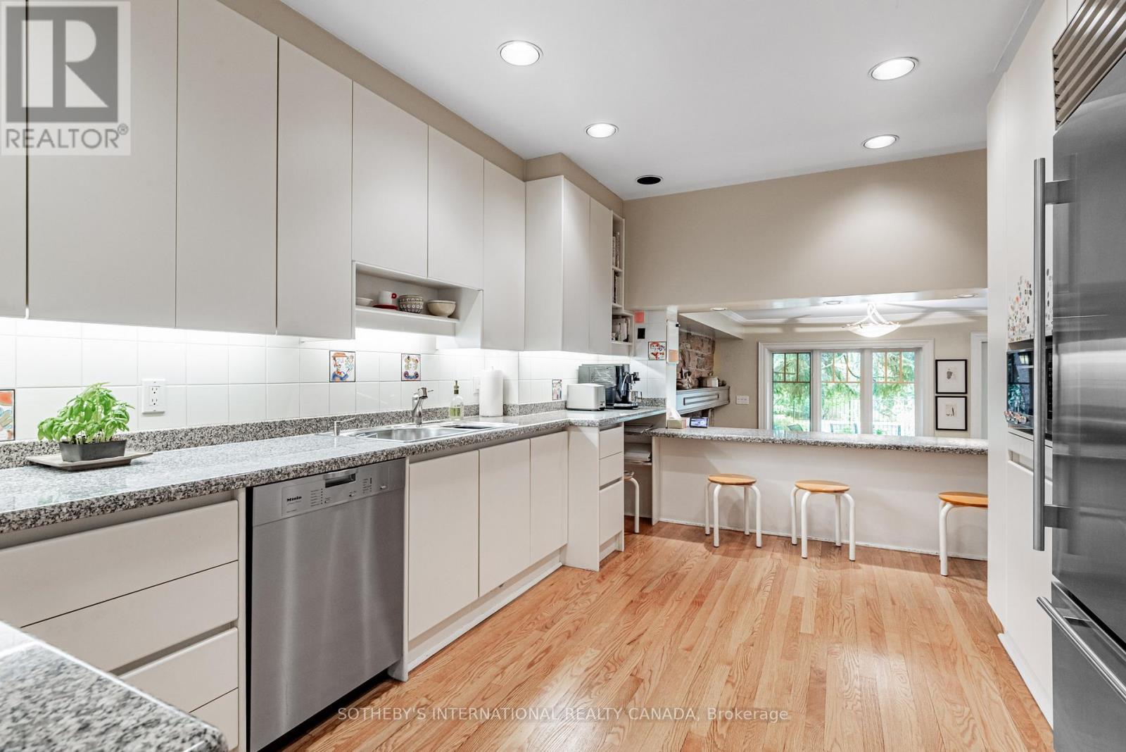 317 Glenayr Road, Toronto, Ontario  M5P 3C6 - Photo 10 - C12157737