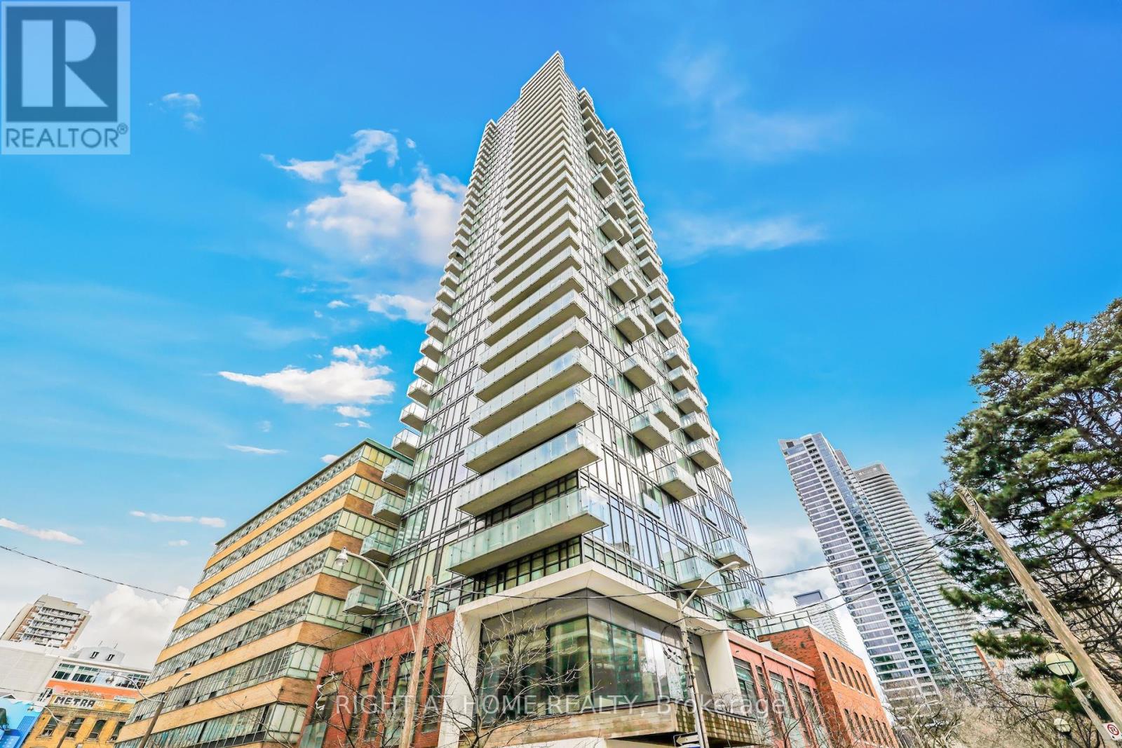 401 - 75 St Nicholas Street E, Toronto, Ontario  M4Y 0A5 - Photo 3 - C12157740