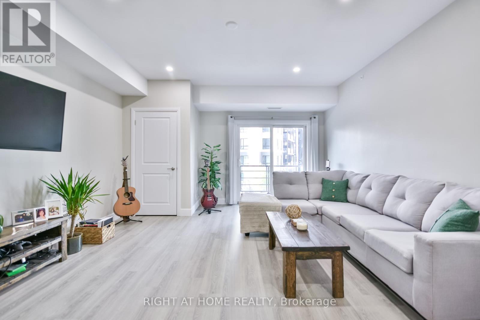 213 - 302 Essa Road, Barrie, Ontario  L9J 0H3 - Photo 7 - S12157742