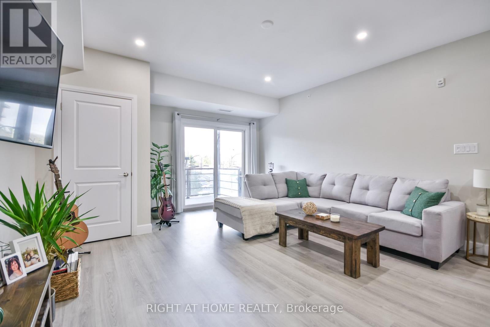 213 - 302 Essa Road, Barrie, Ontario  L9J 0H3 - Photo 8 - S12157742