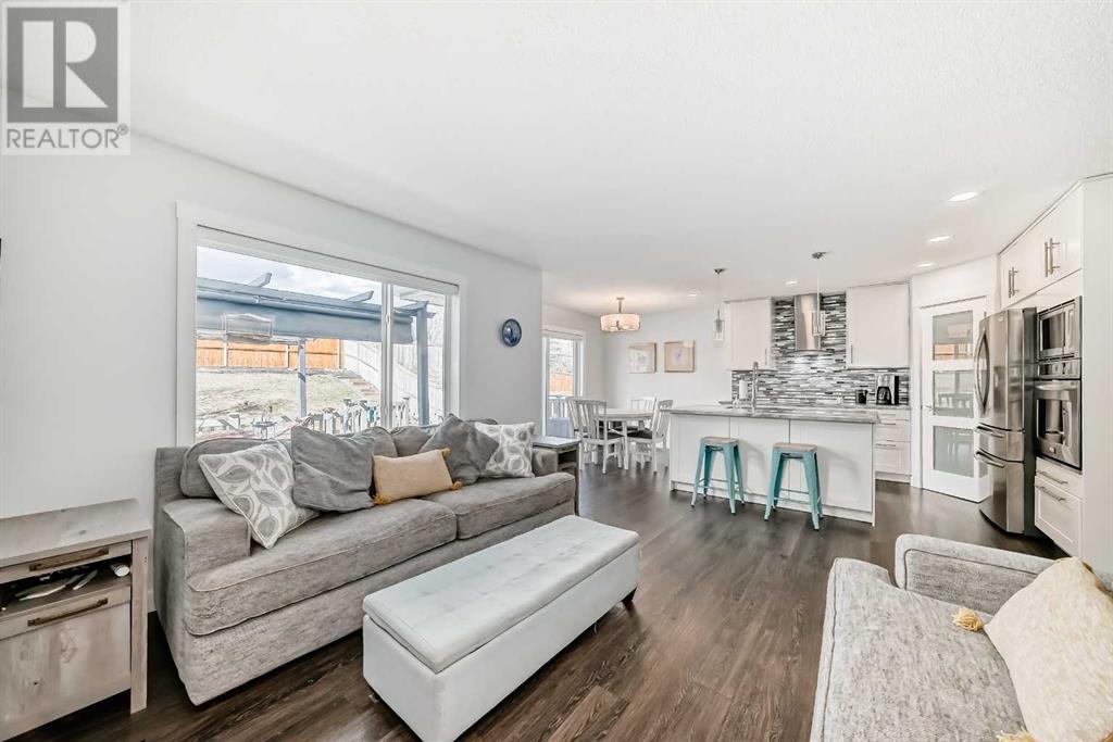 151 Fairways Drive Nw, Airdrie, Alberta  T4B 2R8 - Photo 7 - A2211510