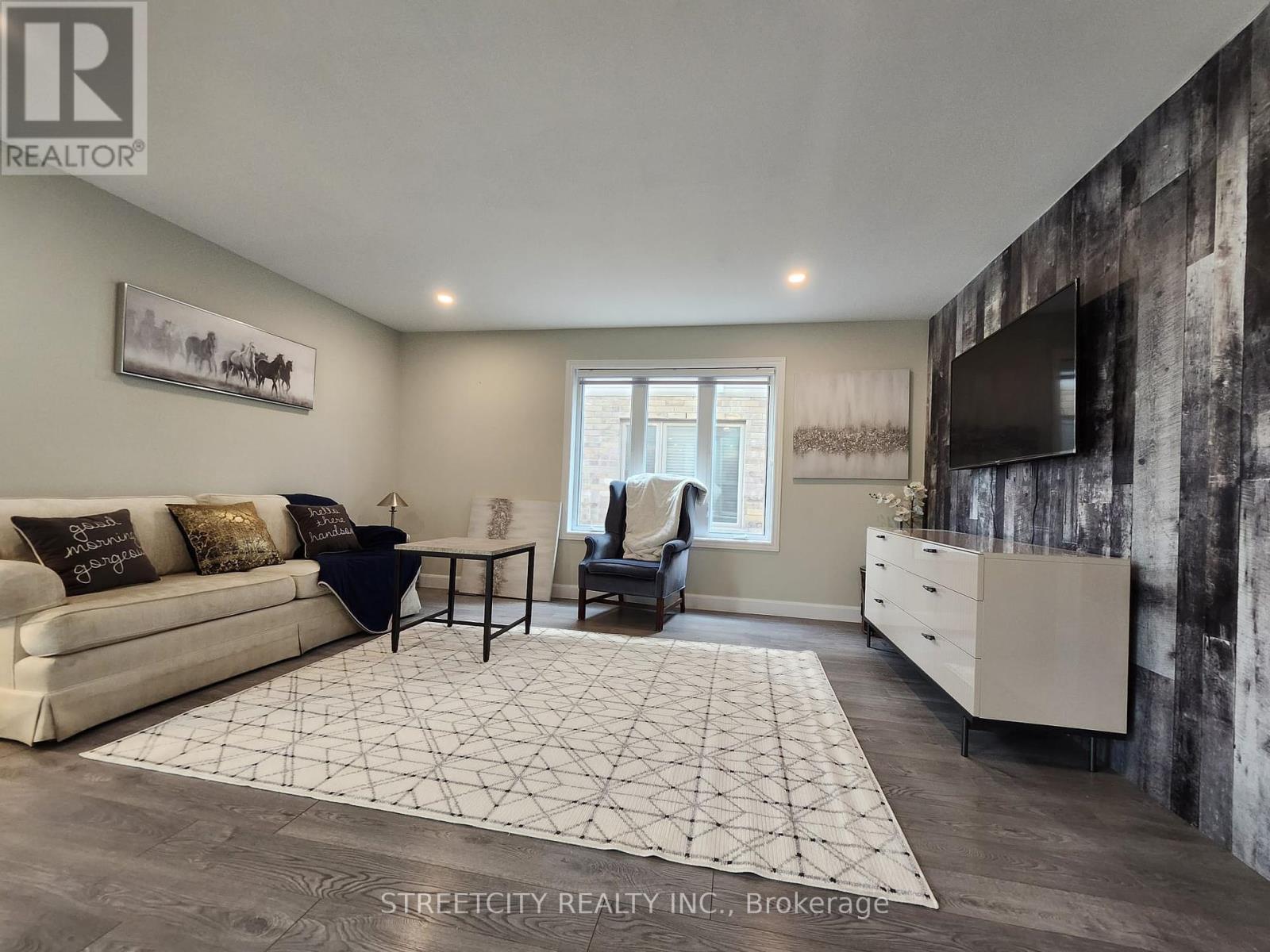 124 Tanoak Drive, London North, Ontario  N6G 5R3 - Photo 3 - X12134293
